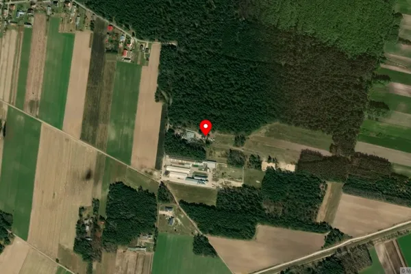 Widok z lotu ptaka: Lubelskie Muzeum Techniki Wojskowej i Użytkowej w Jelnicy