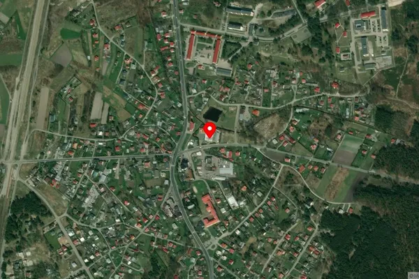 Widok z lotu ptaka: Muzeum Bombek Choinkowych w Nowej Dębie