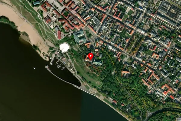 Widok z lotu ptaka: Muzeum Diecezjalne im. bł. Abpa. Antoniego Juliana Nowowiejskiego w Płocku