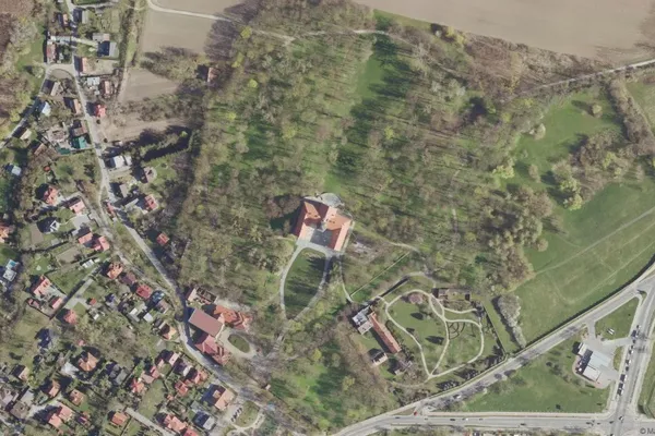 Widok z lotu ptaka: Muzeum Historyczne Miasta Tarnobrzega Muzeum- Zamek Tarnowskich w Tarnobrzegu