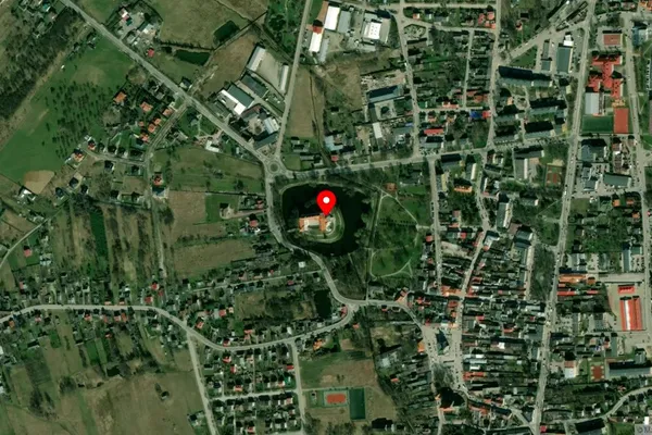 Widok z lotu ptaka: Muzeum Ludowych Instrumentów Muzycznych w Szydłowcu