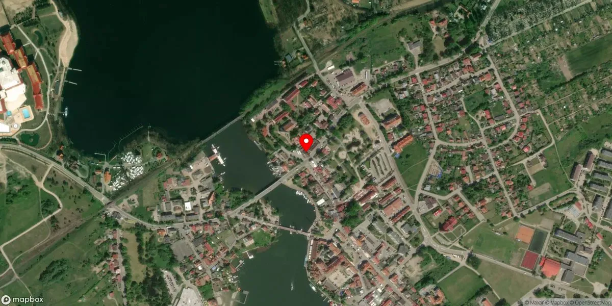 Satelitarny widok na Muzeum Reformacji Polskiej w Mikołajkach