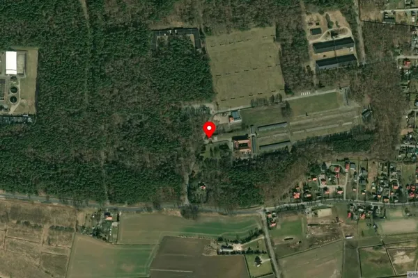 Widok z lotu ptaka: Muzeum Stutthof w Sztutowie. Niemiecki nazistowski obóz koncentracyjny i zagłady (1939-1945)