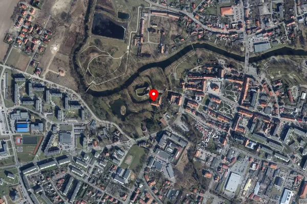 Widok z lotu ptaka: Muzeum Ziemi Międzyrzeckiej im. Alfa Kowalskiego