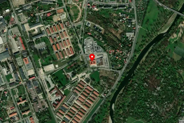 Widok z lotu ptaka: Państwowe Muzeum Auschwitz-Birkenau w Oświęcimiu