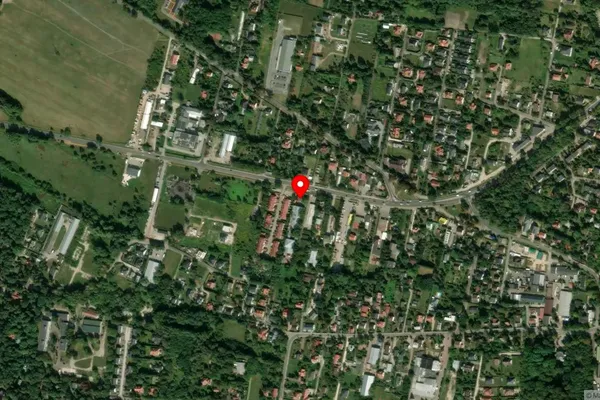 Widok z lotu ptaka: Prywatne Muzeum Motoryzacji i Techniki w Otrębusach